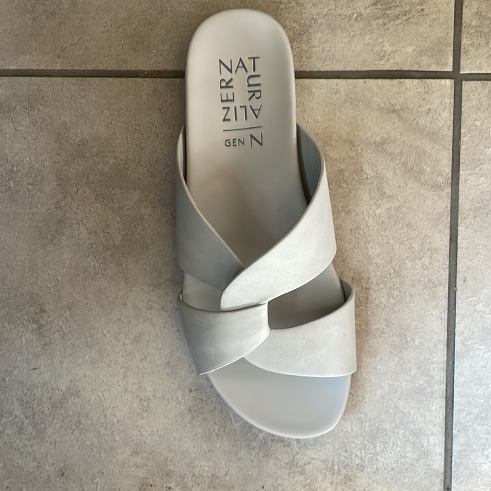 NATURALIZER - Picture 4 of 6